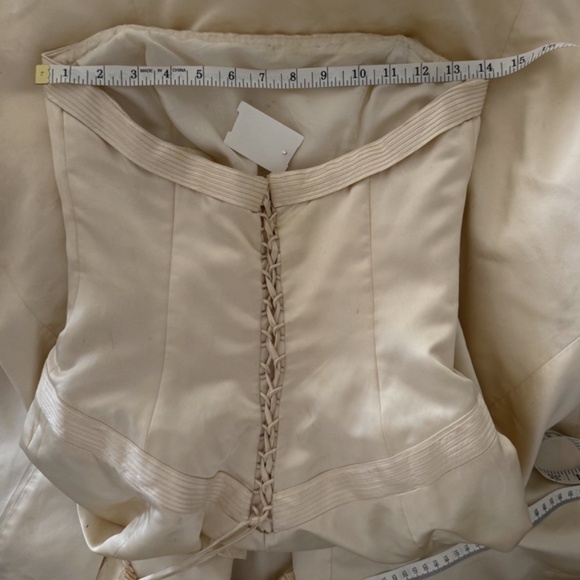 VERA WANG COUTURE DUCHESSE SATIN WEDDING DRESS - Picture 4 of 7